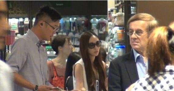 吴佩慈带着儿子及保镖现身中环逛超市 吴佩慈带着儿子及保镖现身中环逛超市