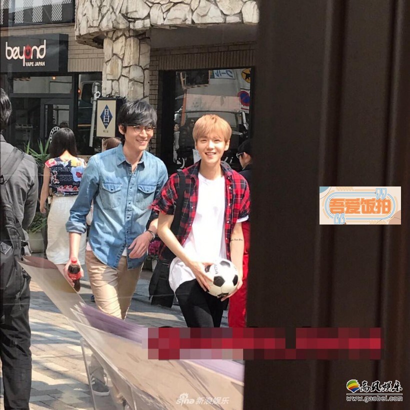 日前，鹿晗现身日本街头照片曝光