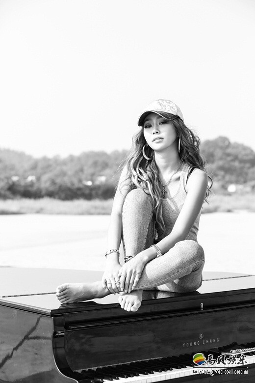 SISTAR成员孝琳将公开SOLO新曲《LOVE LIKE THIS》的MV预告