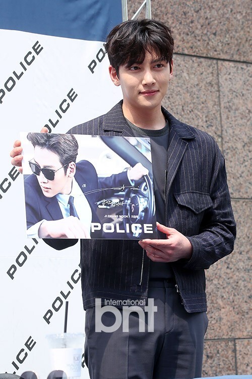 韩国演员池昌旭出席了某品牌粉丝签名会活动