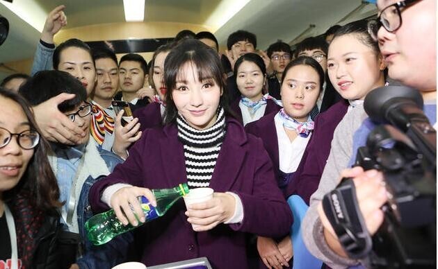 柳岩马不停蹄来到江南做什么了? 柳岩马不停蹄来到江南做什么了?