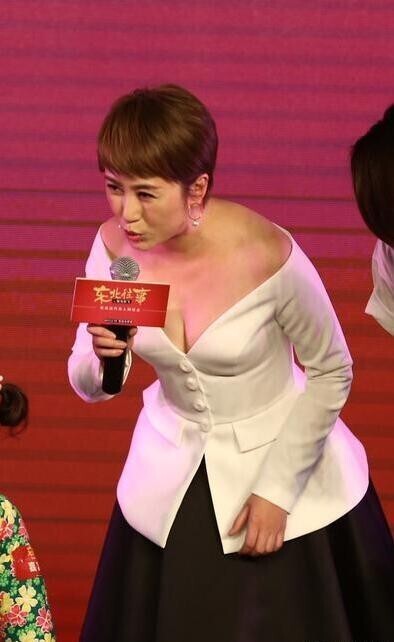 马丽“大解放”穿低胸装了? 马丽“大解放”穿低胸装了?