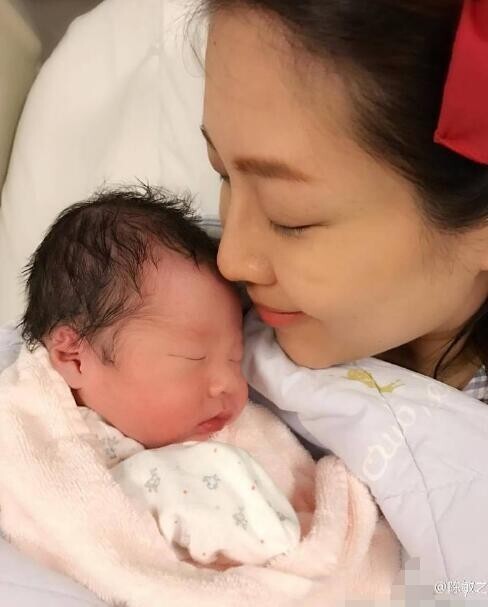 TVB花旦陈敏之微博报喜了? TVB花旦陈敏之微博报喜了?