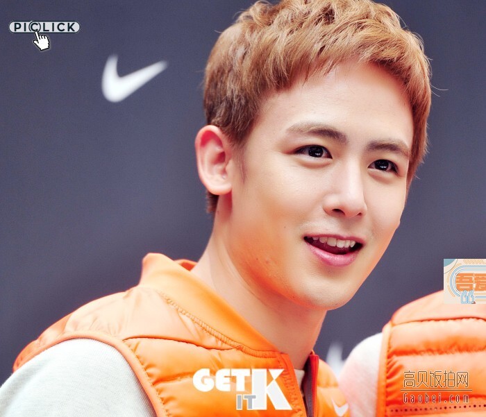 尼坤参加耐克高尔夫活动并拍照 尼坤参加耐克高尔夫活动并拍照