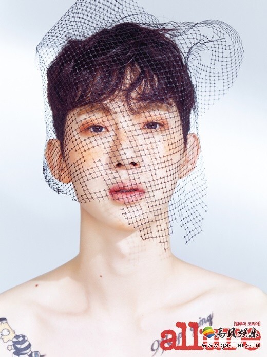 2AM成员赵权为某时尚杂志拍摄的最新美妆画报22日公开