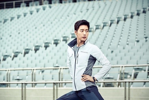 韩国演员朴海镇为某品牌拍摄的2017春夏画报22日公开 韩国演员朴海镇为某品牌拍摄的2017春夏画报22日公开