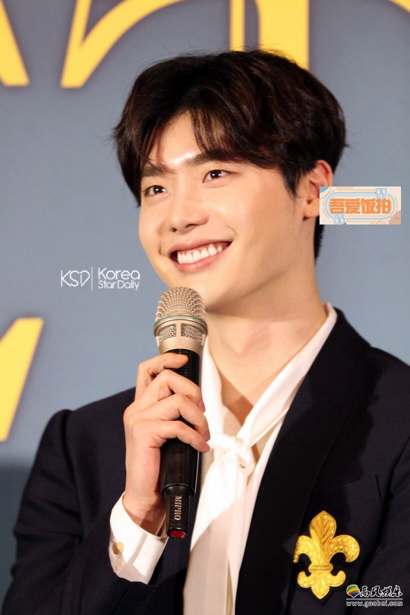 《W–两个世界》中的角色姜哲大受欢迎李钟硕