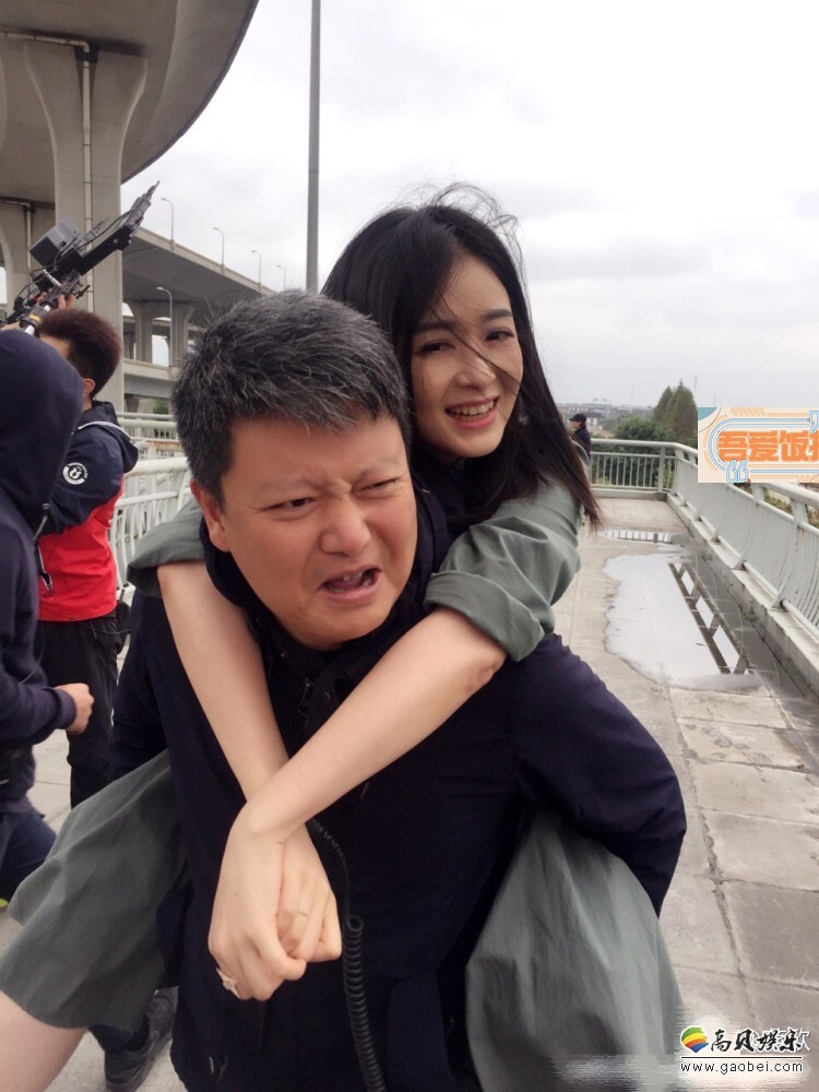 导演背着女星蒋欣呢? 导演背着女星蒋欣呢?