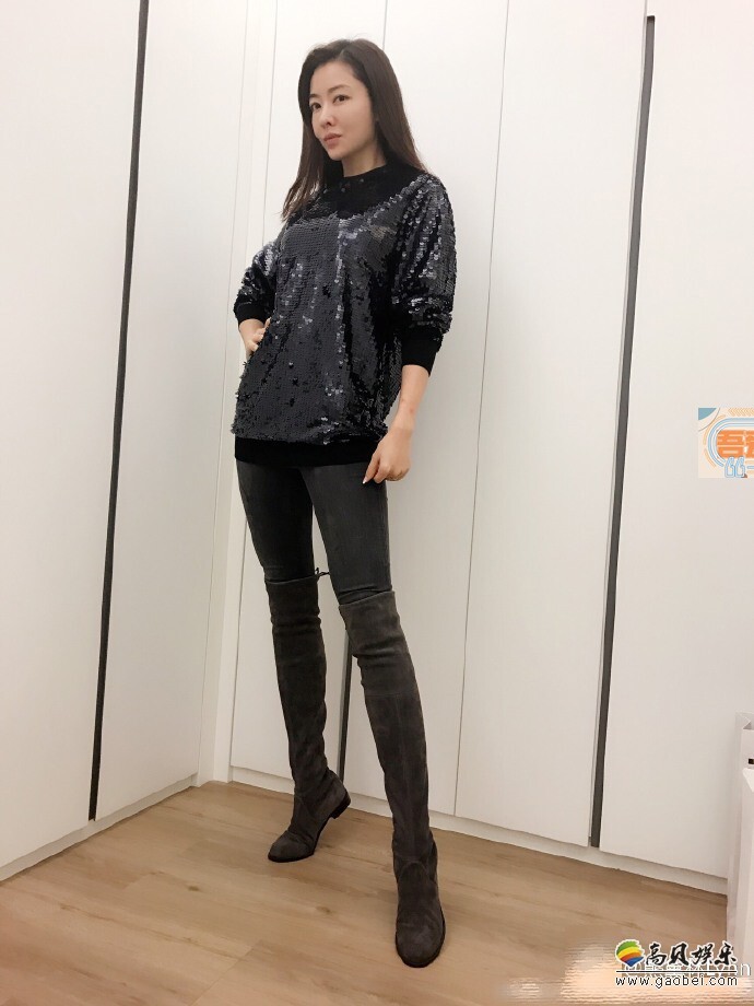 熊黛林更新微博还不忘踮着脚? 熊黛林更新微博还不忘踮着脚?