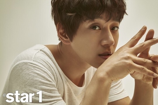 歌手黄致列为时尚杂志Star1所拍摄的3月号写真和采访於日前公开 歌手黄致列为时尚杂志Star1所拍摄的3月号写真和采访於日前公开