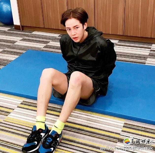 韩国男星张根硕“瘦了”一直盘踞在微博热搜榜 韩国男星张根硕“瘦了”一直盘踞在微博热搜榜