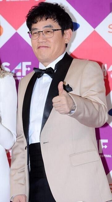 连续三年主持SBS演艺大赏是谁? 连续三年主持SBS演艺大赏是谁?