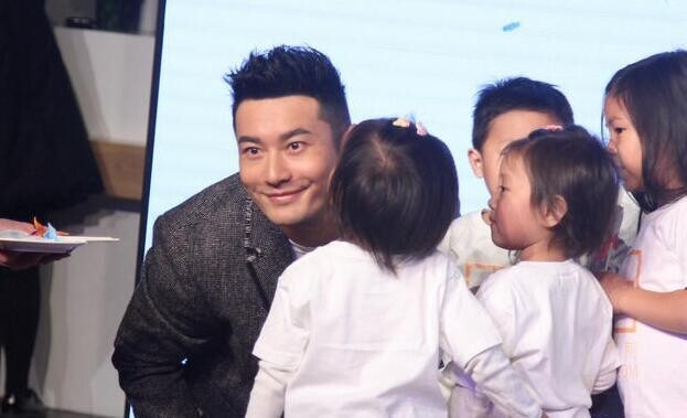 黄晓明这次提前练习当爹了？