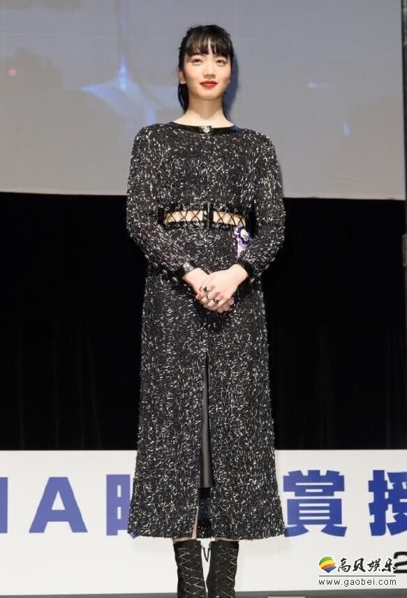 朴信惠与小松菜奈撞衫了? 朴信惠与小松菜奈撞衫了?