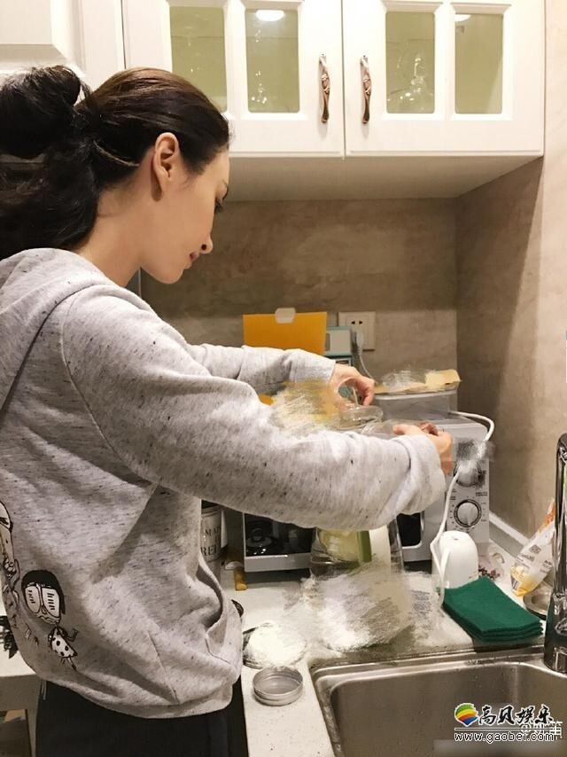 姚笛大秀了厨艺一把? 姚笛大秀了厨艺一把?