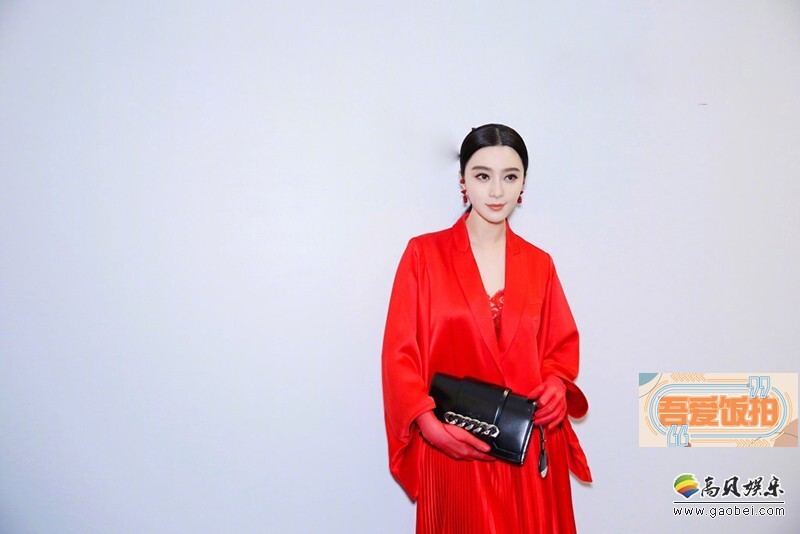 范冰冰工作室在微博晒出一组范冰冰出席活动的照片