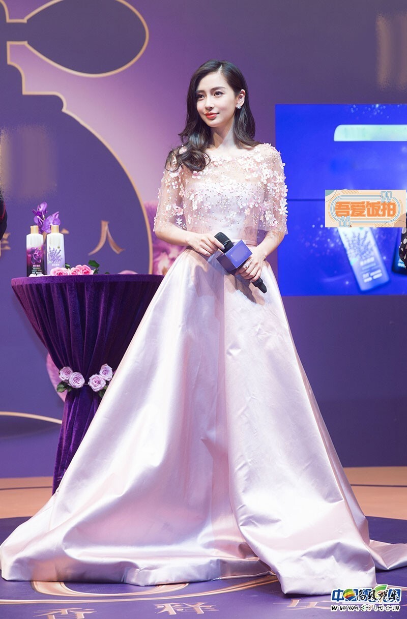 Angelababy惊喜现身上海参加代言人发布会 Angelababy惊喜现身上海参加代言人发布会