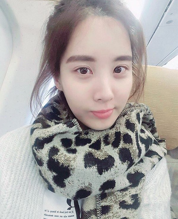 3月4日少女时代徐贤清晨晒出秀美自拍照 3月4日少女时代徐贤清晨晒出秀美自拍照