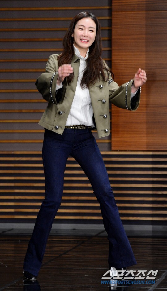 主演崔智友等《拖旅行箱的女人》剧组举办了制作发布会 主演崔智友等《拖旅行箱的女人》剧组举办了制作发布会