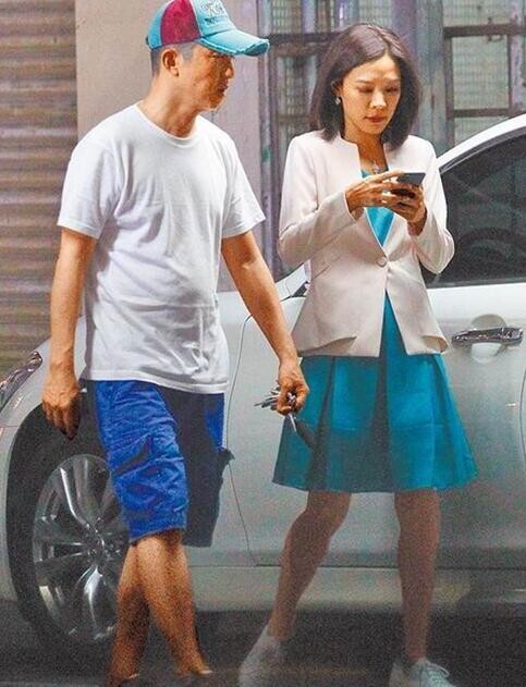 庾澄庆牵新婚妻子张嘉欣回爱巢了? 庾澄庆牵新婚妻子张嘉欣回爱巢了?