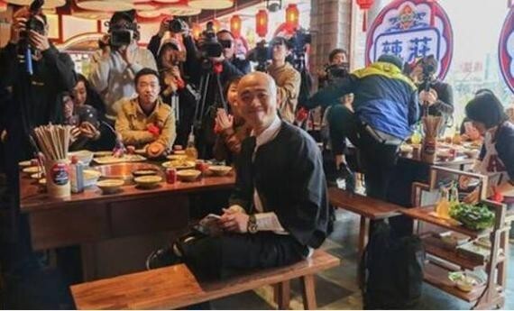 用牛血兑水冒充鸭血直供给包贝尔所开辣庄火锅 用牛血兑水冒充鸭血直供给包贝尔所开辣庄火锅