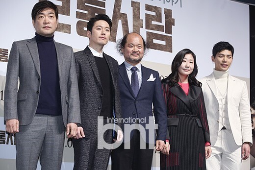 罗美兰等出席韩国电影《普通人》制作发布会 罗美兰等出席韩国电影《普通人》制作发布会