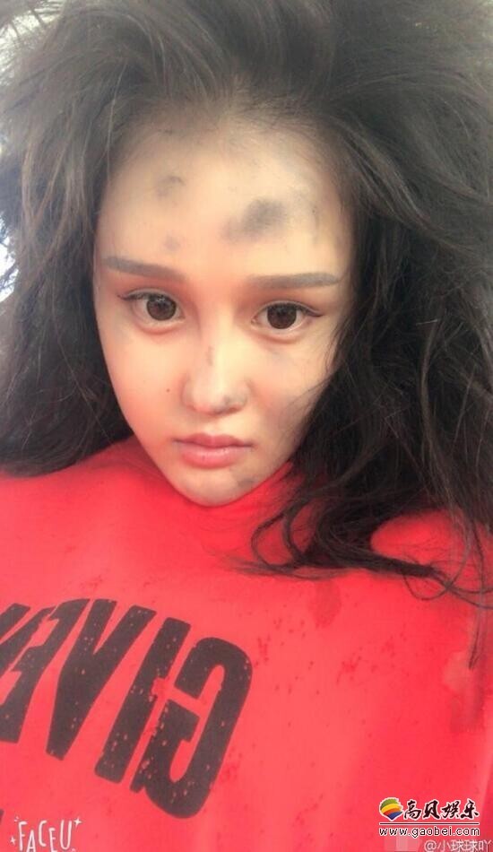 赵本山的女儿搞怪自拍了? 赵本山的女儿搞怪自拍了?