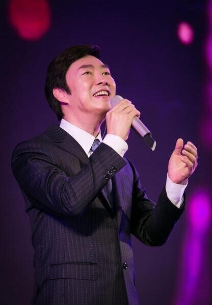 费玉清在了慈善星光夜现场带来了什么歌曲？