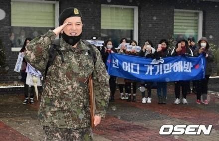 Super Junior成员神童现役退伍了? Super Junior成员神童现役退伍了?