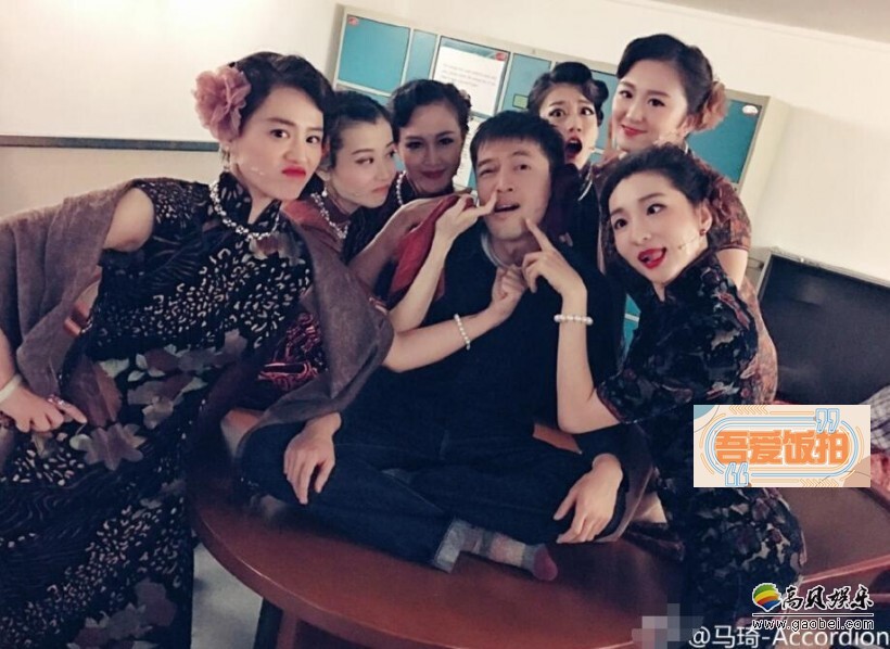 胡歌被一群小妖精包围了？