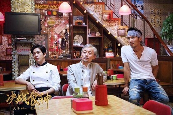 2月10日上映的《决战食神》由霍汶希担任总制片人兼监制