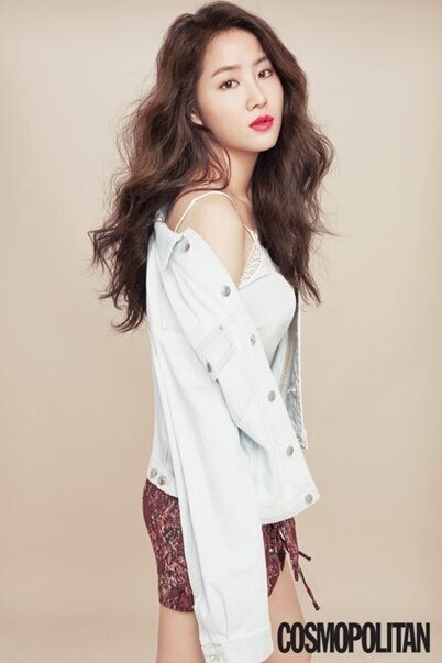 女团SISTAR成员昭宥所拍摄的5月号画报公开