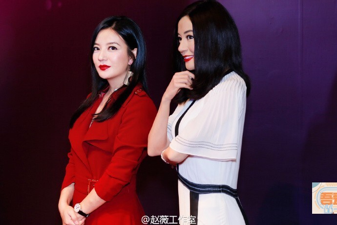 赵薇工作室官微晒出赵薇为自己的第二座蜡像揭幕时的照片 赵薇工作室官微晒出赵薇为自己的第二座蜡像揭幕时的照片