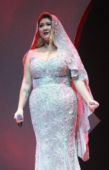 谁说圆润就不能性感？看看郑欣宜？