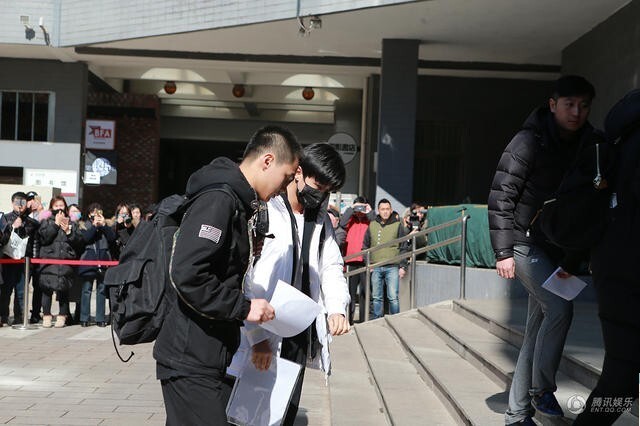 王俊凯抵达北京电影学院的考场,将参加三试 王俊凯抵达北京电影学院的考场,将参加三试