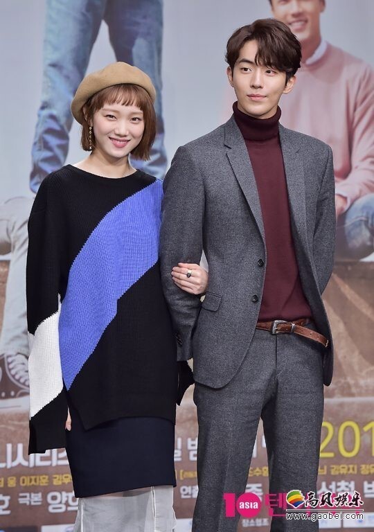 据韩国媒体报道YG演员李圣经南柱赫恋爱中 据韩国媒体报道YG演员李圣经南柱赫恋爱中