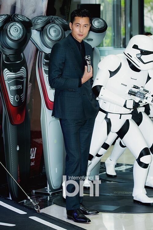 韩国演员郑雨盛出席某品牌举行的特别活动
