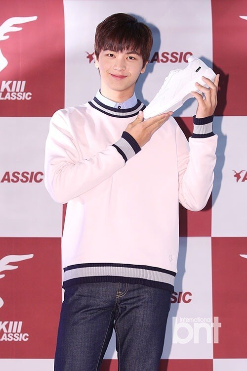 陆星材出席某运动品牌在首尔举行的开业活动