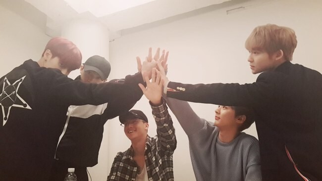 男团TeenTop将在4/10日带著正规二辑《HIGH FIVE》回归