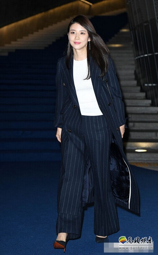 2017春夏首尔时装周”期间，韩国女星纷纷现身秀场