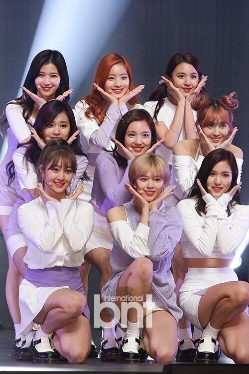 韩国女子组合TWICE在举行迷你三辑的发行纪念活动 韩国女子组合TWICE在举行迷你三辑的发行纪念活动