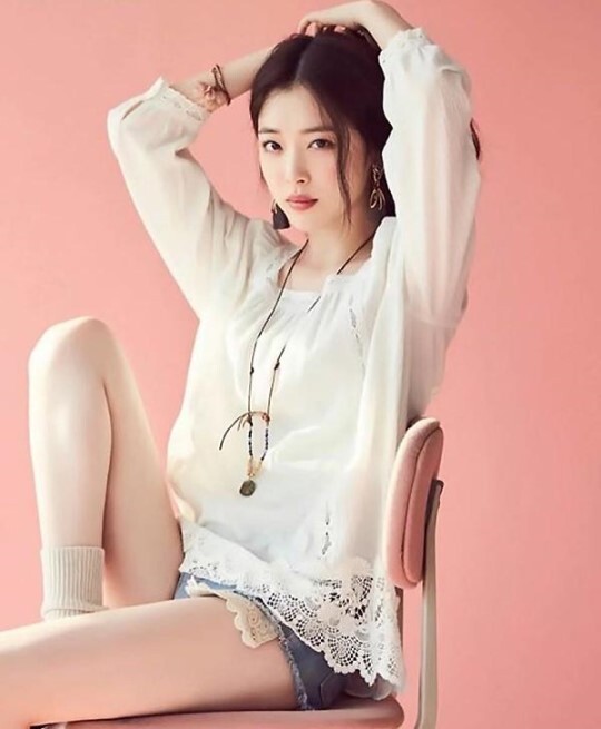 艺人雪莉通过个人Instagram了多张写真照