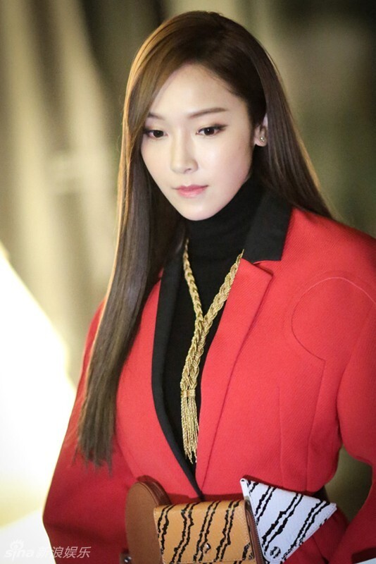 Jessica郑秀妍受邀出席巴黎某国际品牌大秀 Jessica郑秀妍受邀出席巴黎某国际品牌大秀