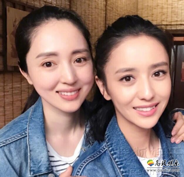 董璇晒出与佟丽娅的合影