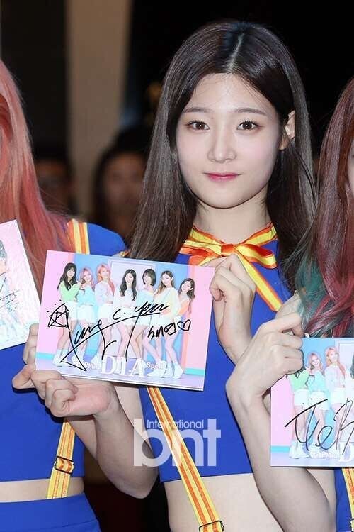 女子组合DIA出席在首尔的发行纪念粉丝签名会