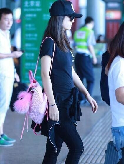 林心如一现身。说好的孕肚呢？