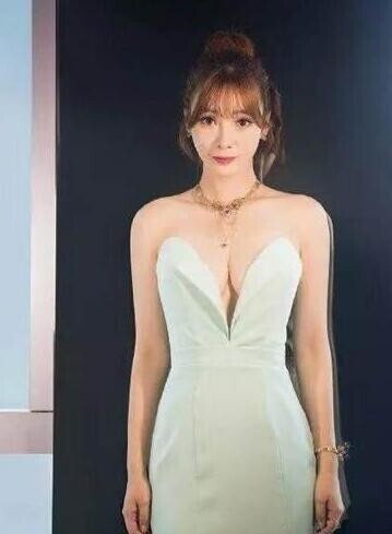 柳岩被问“礼服会不会突然掉下来”，她是怎样回答的？