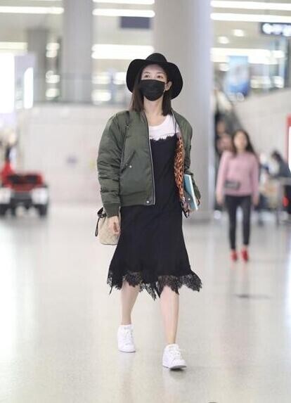 江疏影这样穿,大长腿不见了? 江疏影这样穿,大长腿不见了?