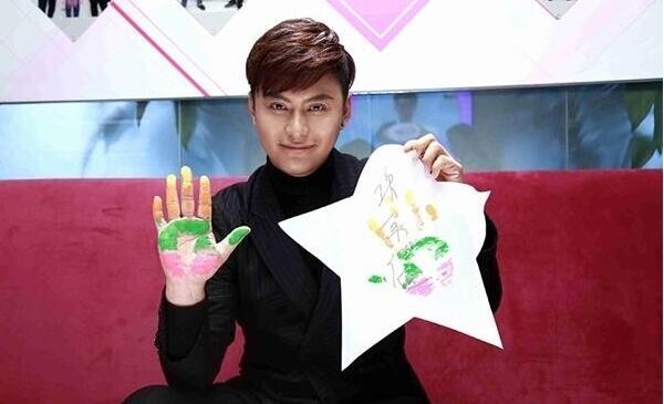 侯京健为什么这次改掉了之前高冷形象? 侯京健为什么这次改掉了之前高冷形象?