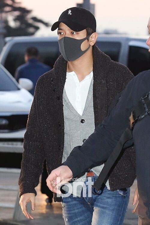 韩国男子组合CNBLUE成员郑容和现身仁川国际机场 韩国男子组合CNBLUE成员郑容和现身仁川国际机场